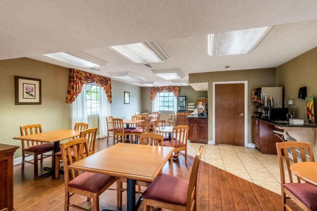 Ripley Quality Inn מראה חיצוני תמונה